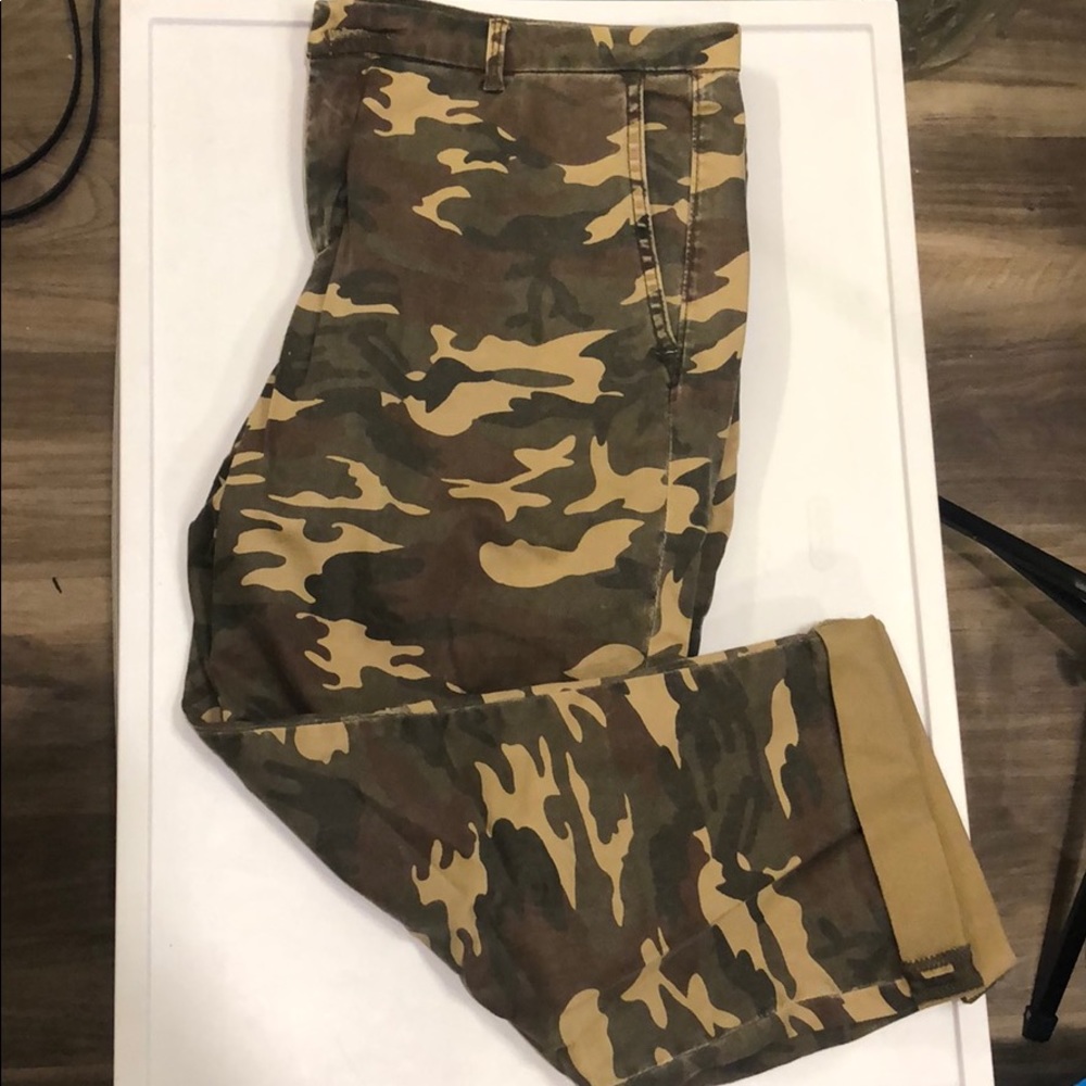 Kut Camo Capri Pants